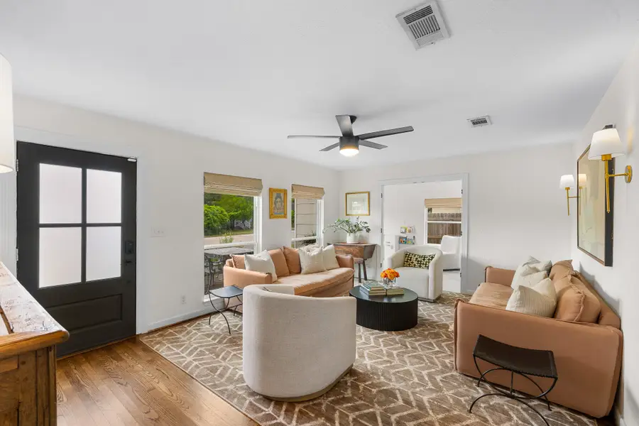 114 E O'bryant Street, Bellville, TX 77418 - #3