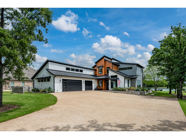 708 Clear Water Court, Corsicana, TX 75109