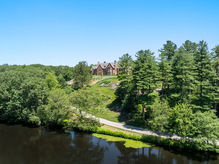 4 Willow Road, Weston, MA 02493 - Image #2