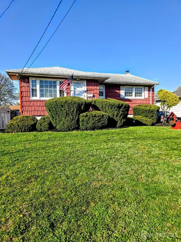 19 E 2nd St, Woodbridge Twp., NJ 07064