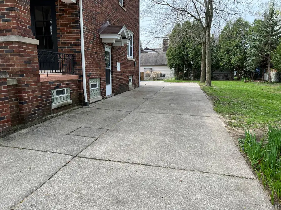 21507 Edna Street, Dearborn, MI 48124 - #2