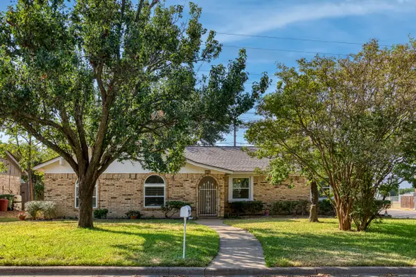 1000 Springdale Road, Bedford, TX 76021