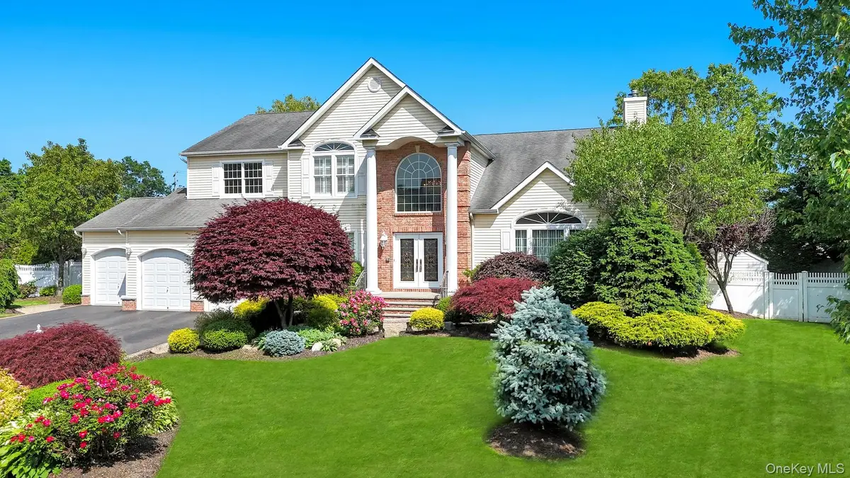 25 Yellow Top Lane, Smithtown, NY 11787 - #1