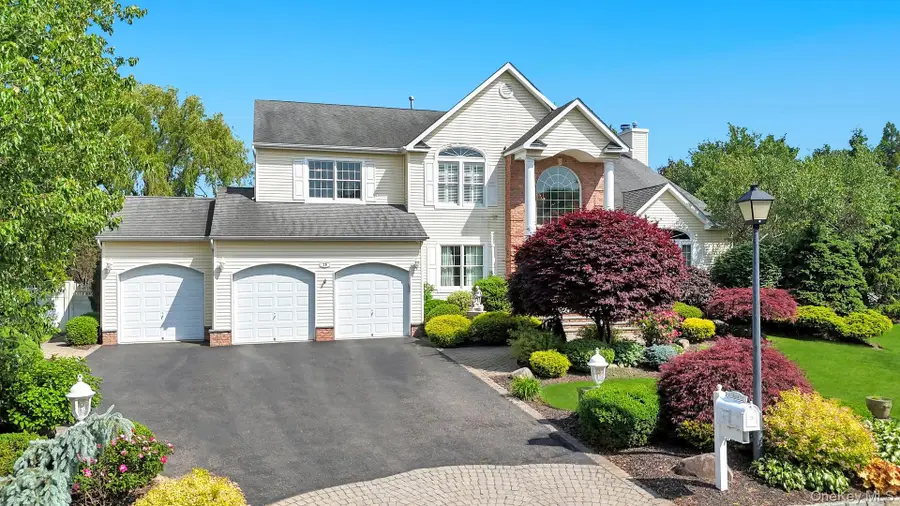 25 Yellow Top Lane, Smithtown, NY 11787 - #2