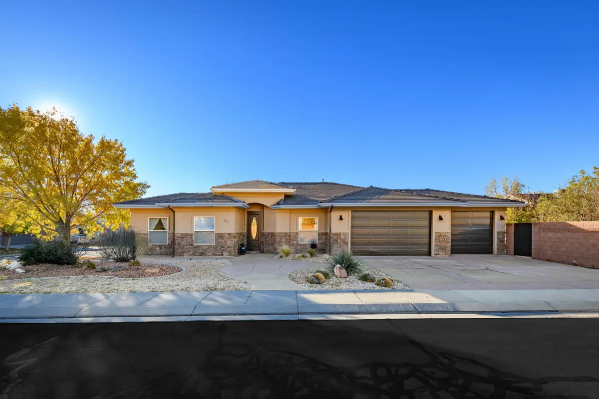 201 W Lake Ln, Toquerville, UT 84774 - #1