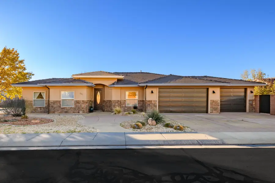 201 W Lake Ln, Toquerville, UT 84774 - #2