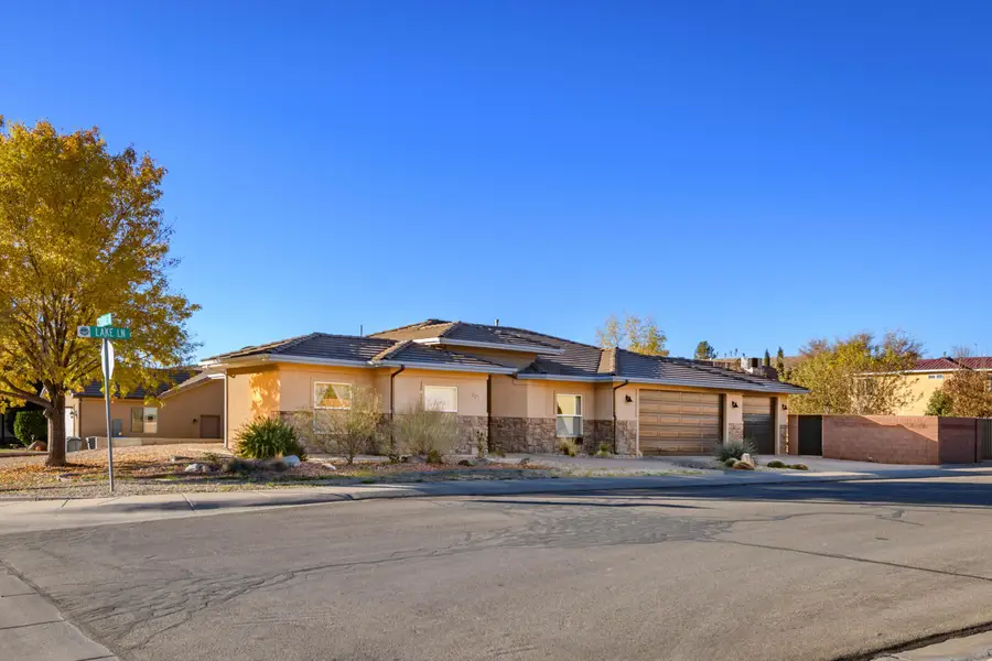 201 W Lake Ln, Toquerville, UT 84774 - #3