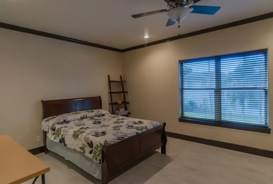 217 Robin Avenue, McAllen, TX 78504 - Image #2