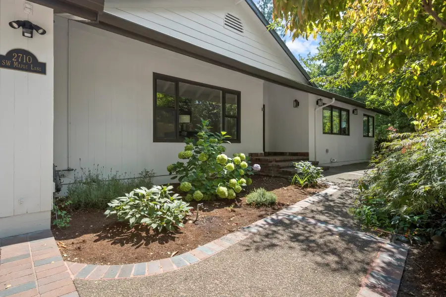 2710 SW Maple Ln, Portland, OR 97225 - #3