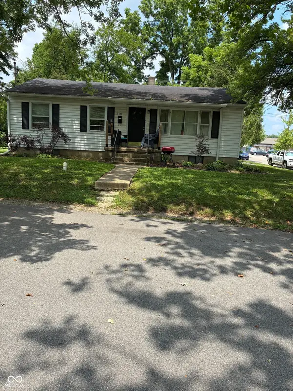 210 W Sycamore Street, Zionsville, IN 46077