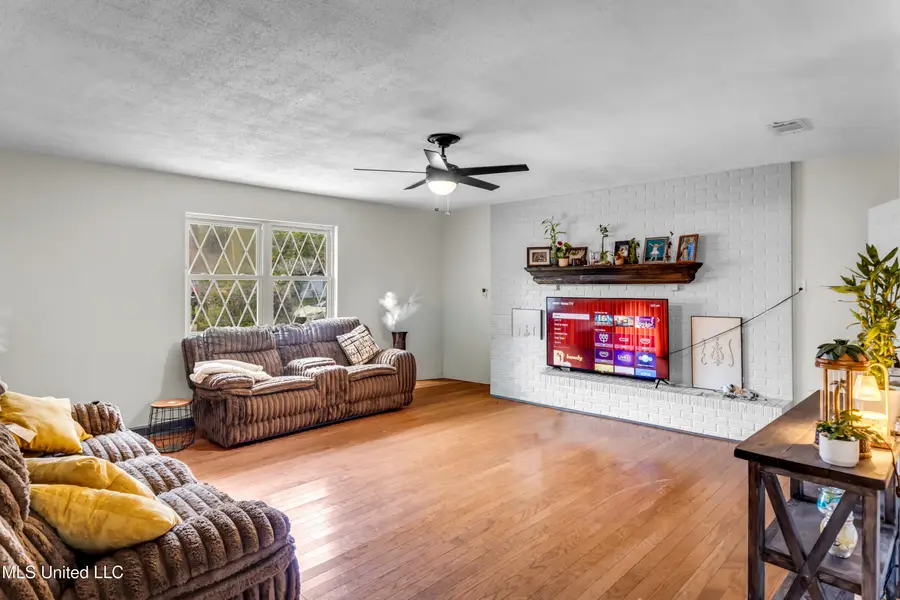 5008 Friar Tuck Avenue, Pascagoula, MS 39581 - Image #2