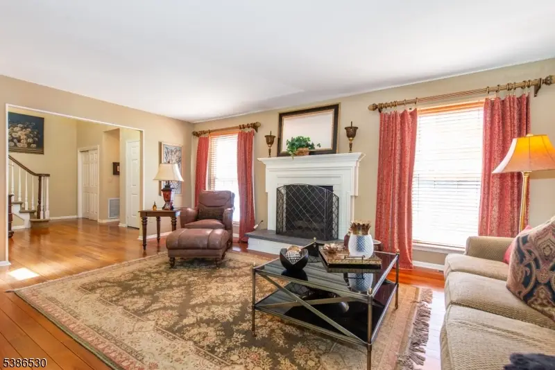 8 Tomahawk Drive, Wayne, NJ 07470 - Image #2