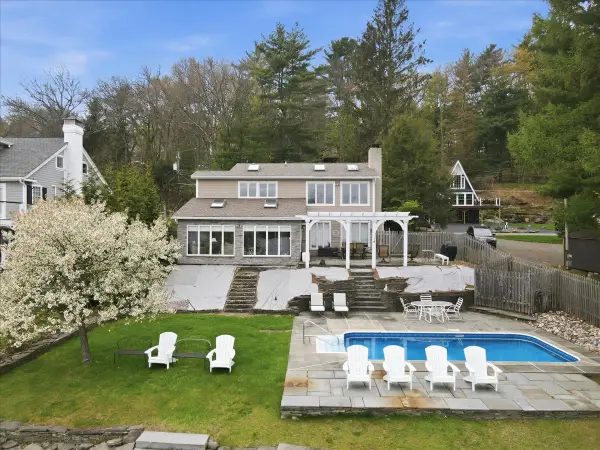 114 Shore Road, Tafton, PA 18464