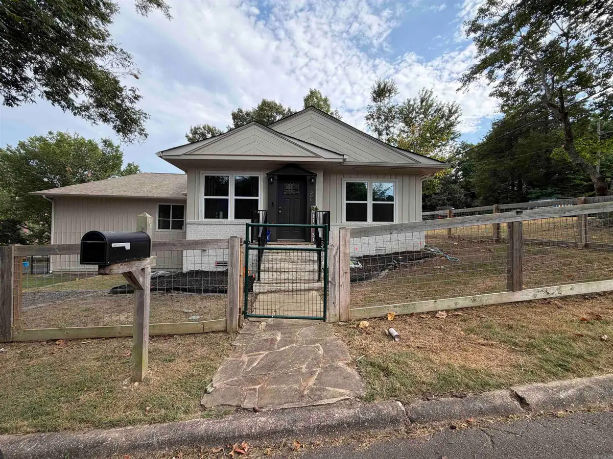 306 Ashland Street, Hot Springs, AR 71901 - #1