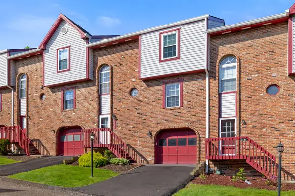 2104 Timberglen Dr, Imperial, PA 15126