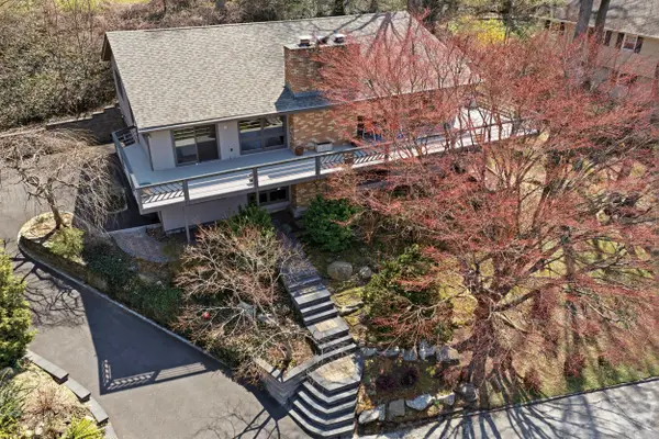 6 Laurel Way, Sea Cliff, NY 11579