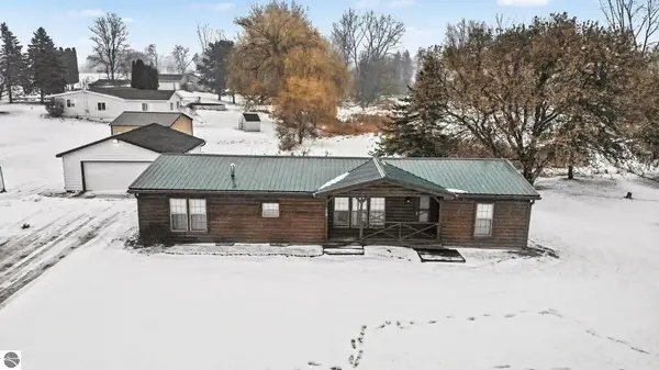 1283 S Waldron, Crystal, MI 48818