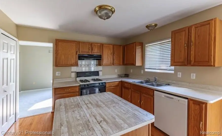 2314 Cedar Knoll Drive, Troy, MI 48083 - #3