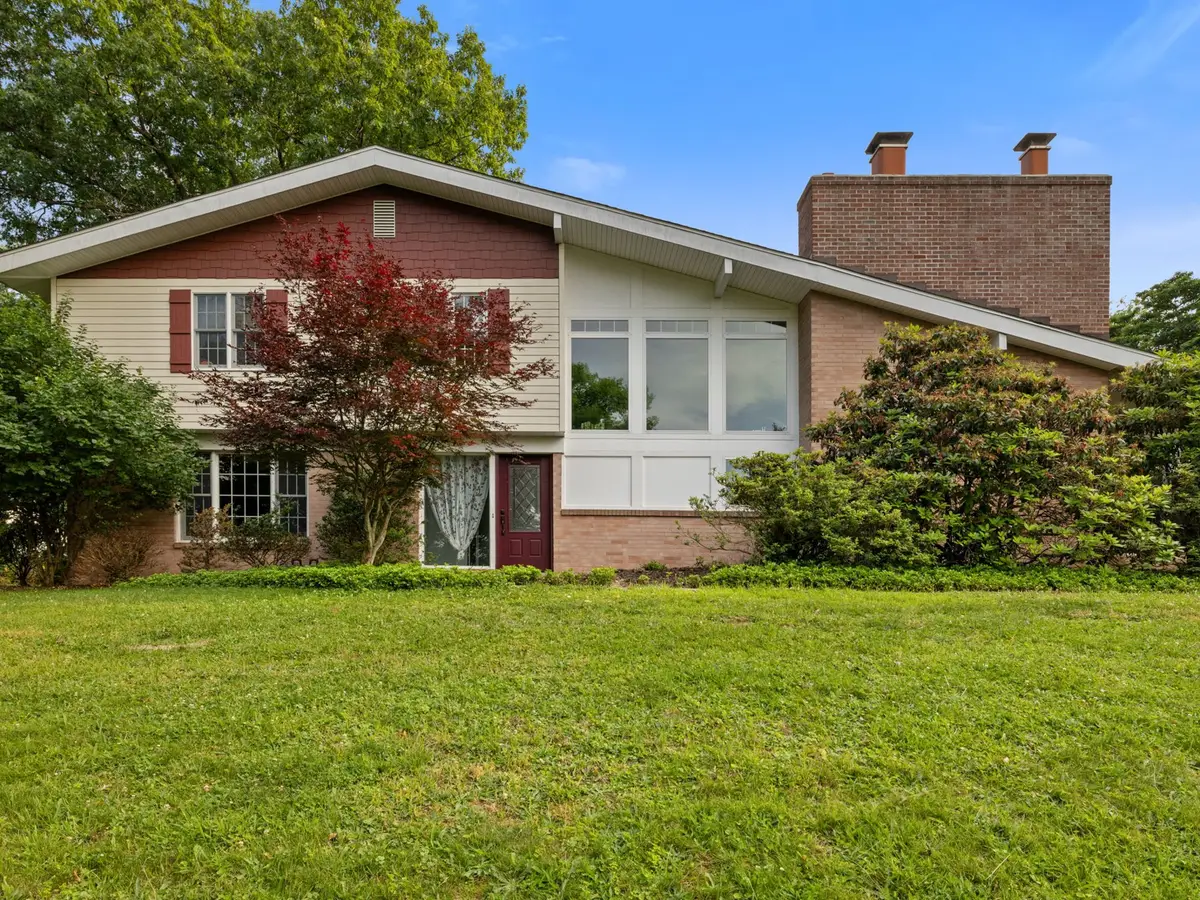 9610 Fox Rd, Pittsburgh, PA 15237 - #1