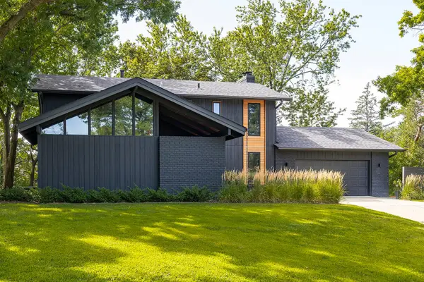 6827 Kingston Circle N, Golden Valley, MN 55427