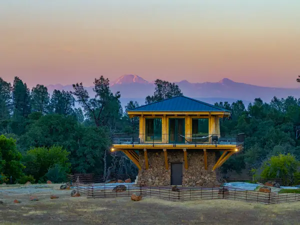 8499 Simmons Road, Redding, CA 96001