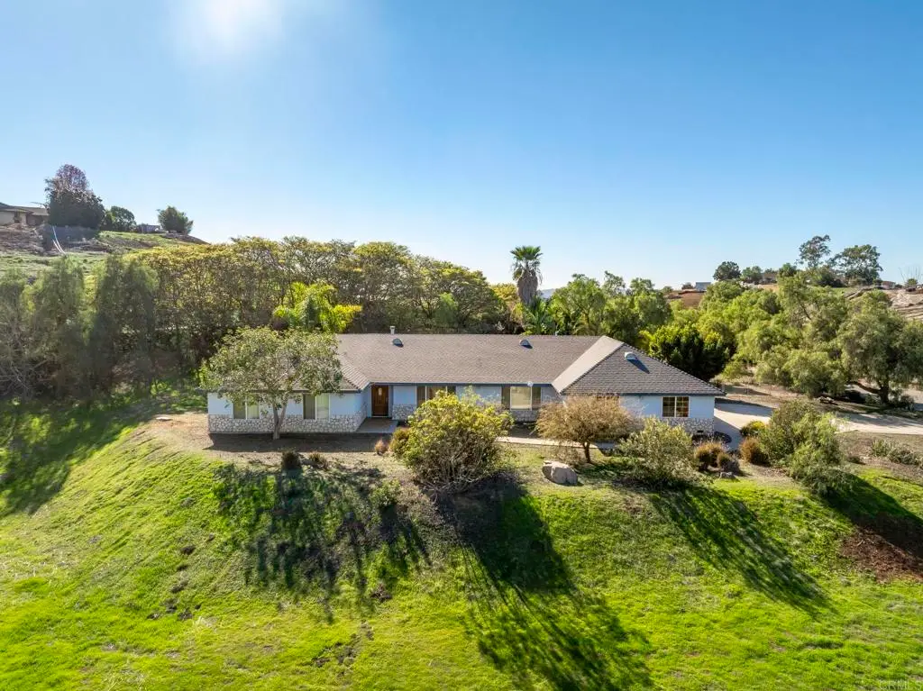 1420 Wilshire Rd, Fallbrook, CA 92028 - Image #1