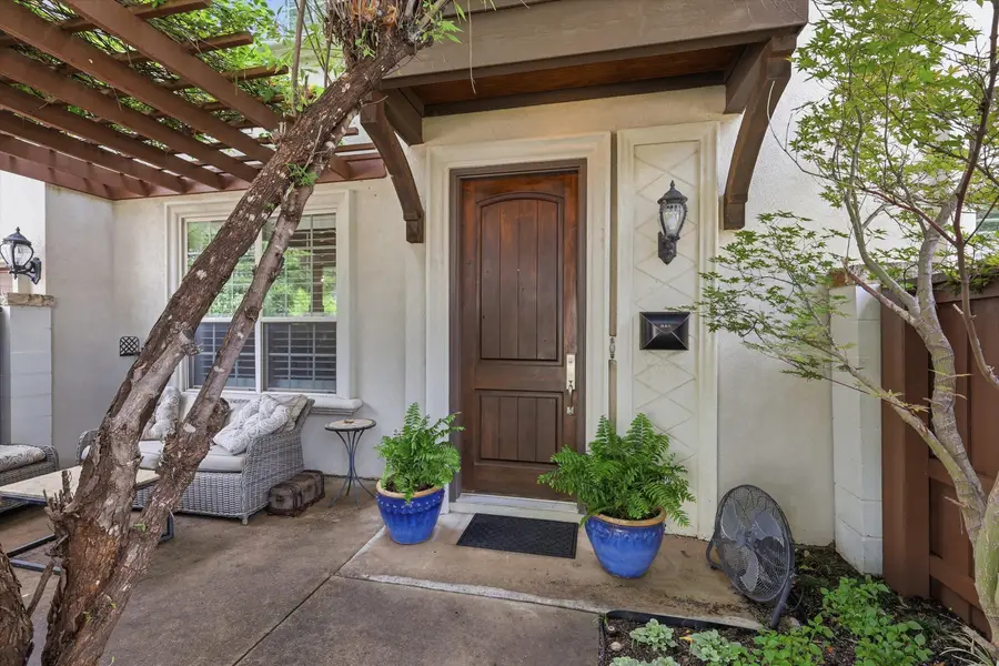 605 Montgomery Street, Fort Worth, TX 76107 - #2