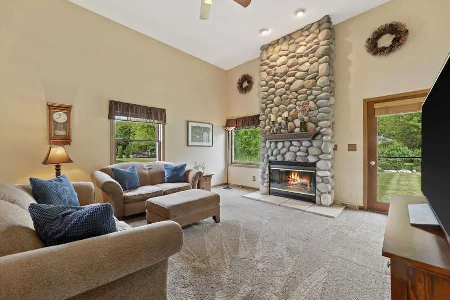 N60W23922 Butternut Ln, Sussex, WI 53089 - #2