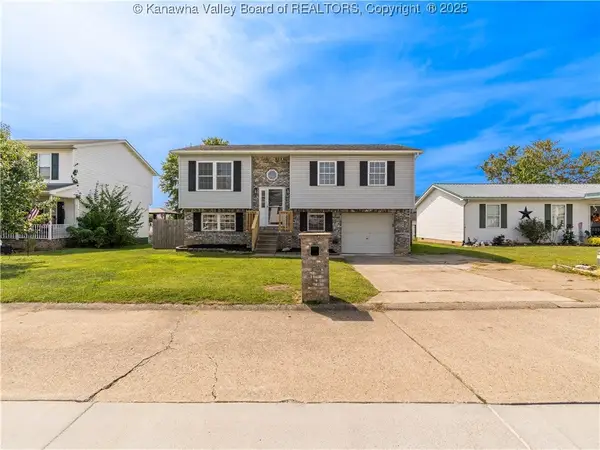 105 Hampton Lane, Hurricane, WV 25526