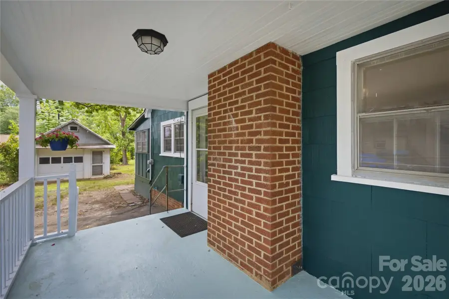 1909 2nd Avenue Sw, Hickory, NC 28602 - #2