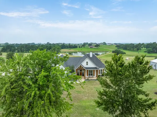 9075 Loop Road, Bellville, TX 77418