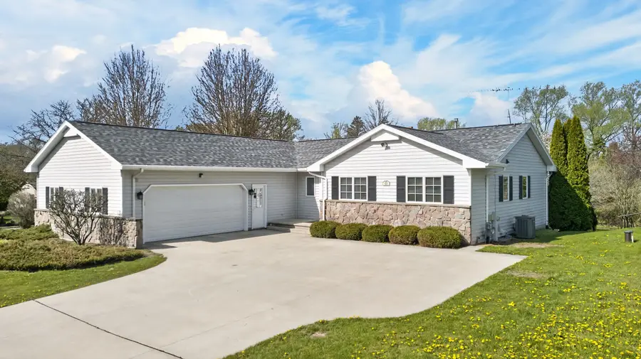 914 Hawthorne Dr, Howards Grove, WI 53083 - #2