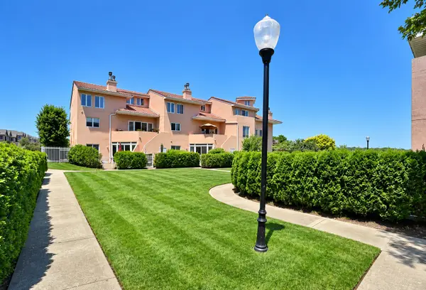 52 Harbour Court, Staten Island, NY 10308