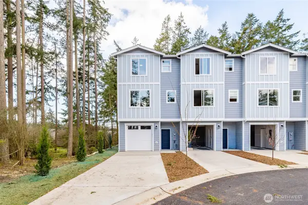 945 NW Heller Street #C2, Oak Harbor, WA 98277