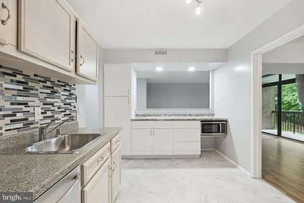 1635 Parkcrest Circle , 8D/201, Reston, VA 20190