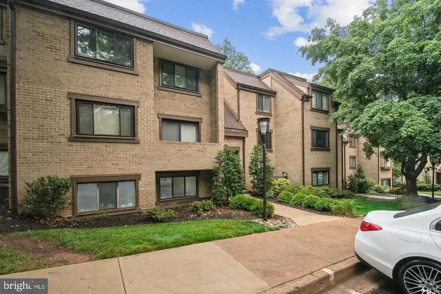 1635 Parkcrest Circle , 8D/201, Reston, VA 20190 - #2