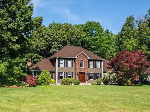 4 Overlook Dr, Groton, MA 01450