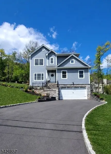 518-520 Cardinal Ln, Green Brook Twp., NJ 08812