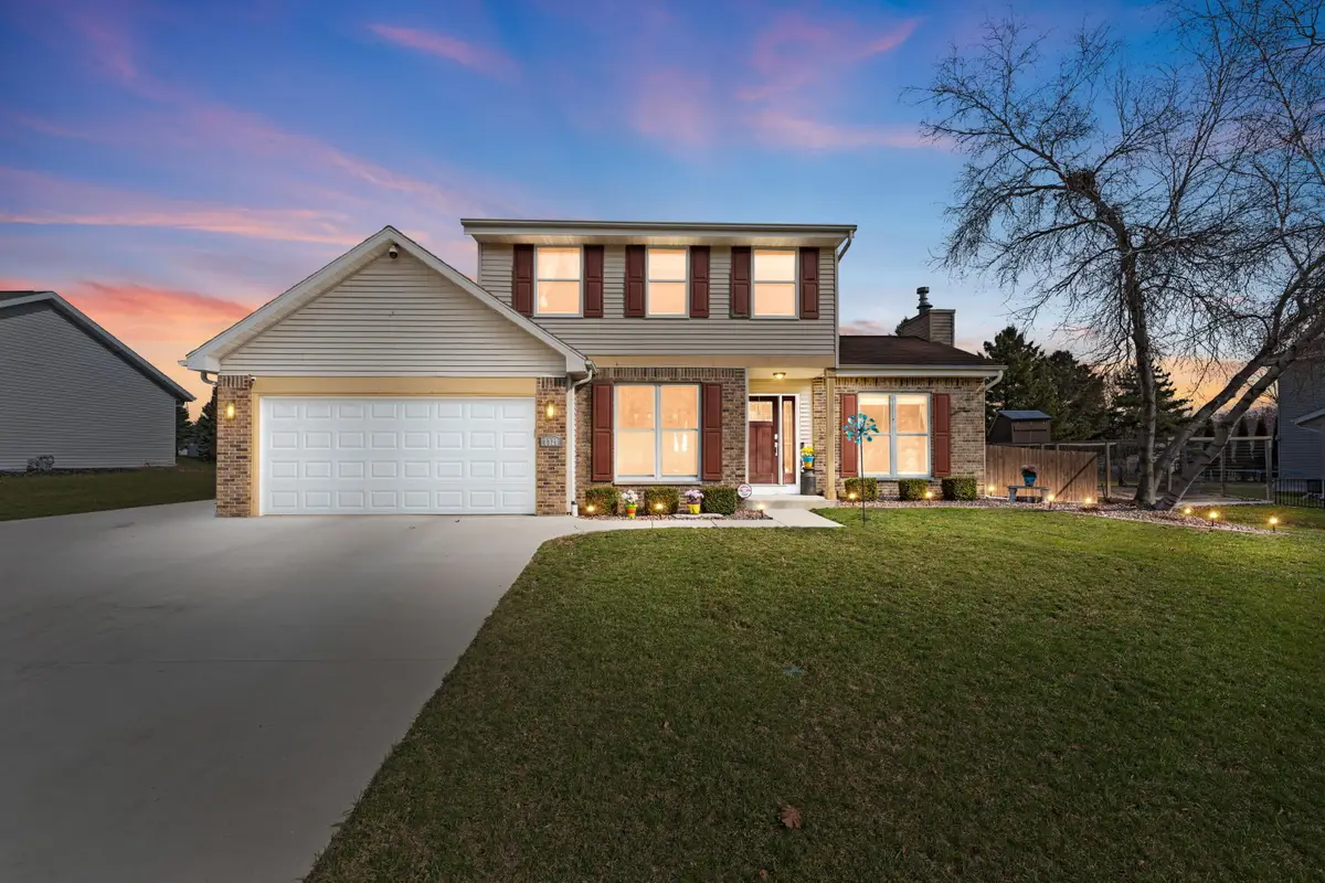 1320 Montclair Pl, Fort Atkinson, WI 53538 - #1