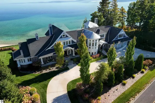 10860 Bluff, Traverse City, MI 49686
