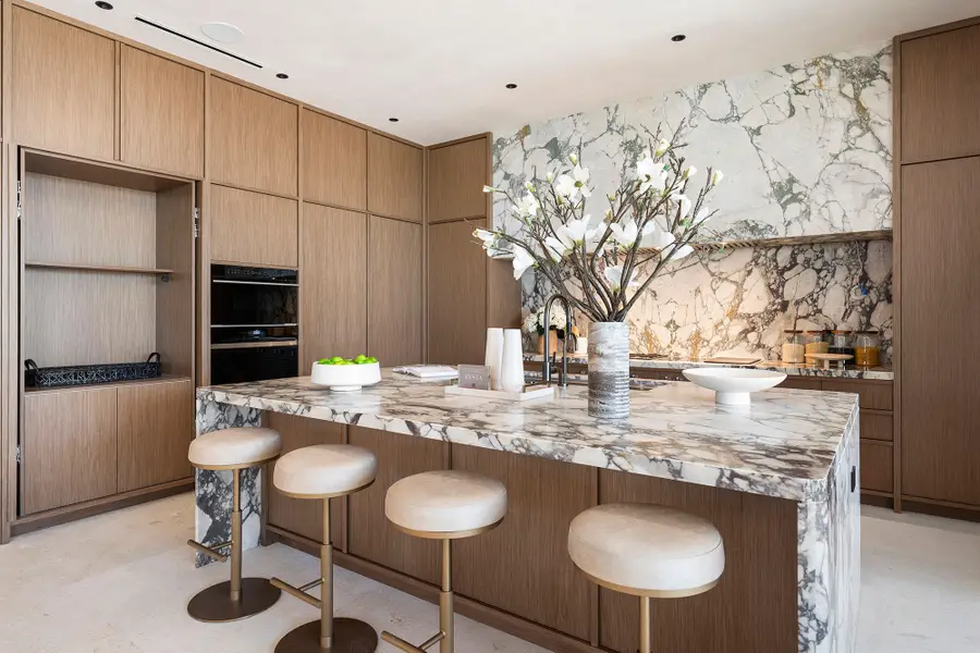 9640 W Broadview Dr, Bay Harbor Islands, FL 33154 - #2