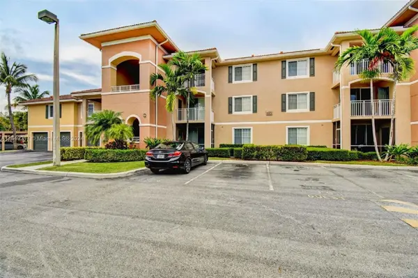 6505 Emerald Dunes Dr #208, West Palm Beach, FL 33411