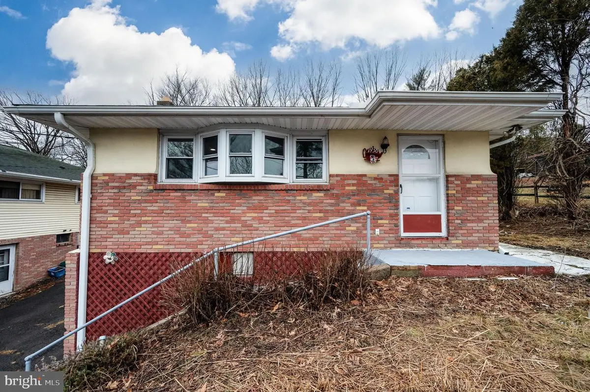 1938 High Park Mnr, Pottsville, PA 17901 - #1