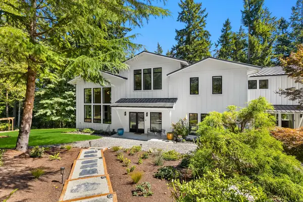 7080 Ridge Lane Ne, Bainbridge Island, WA 98110