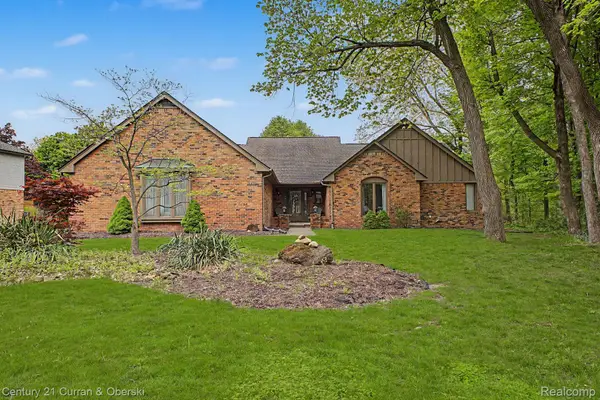 21470 Woodfarm Drive, Northville, MI 48167
