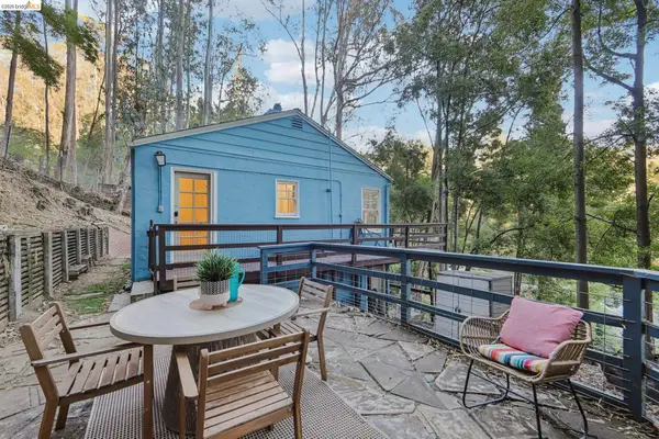 273 Beauforest Dr, Oakland, CA 94611