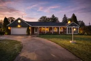 7245 N Seneca Ave, Glendale, WI 53217 - Image #1