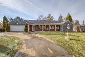 7245 N Seneca Ave, Glendale, WI 53217 - Image #2