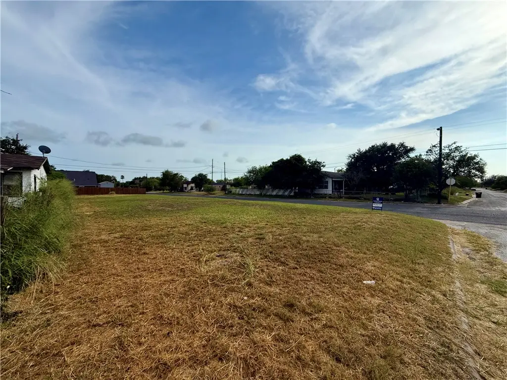 503 E Ave C, Kingsville, TX 78363 - #1