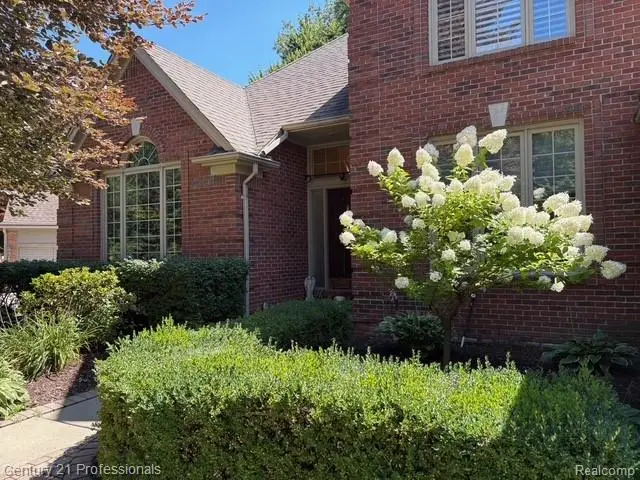 2120 Oakwood Drive, Troy, MI 48085 - Image #3